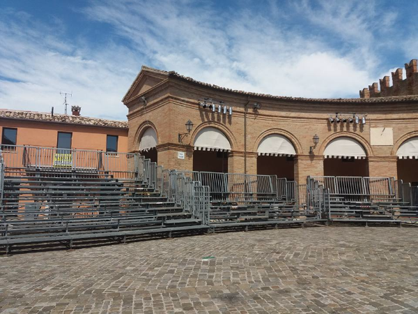 Ro.fra, rofra Noleggio e allestimento di transenne, palchi, podi e tribune, per gare ciclistiche, per gare podistiche, motomondiale, concerti, eventi