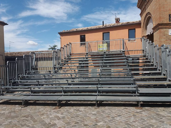 Ro.fra, rofra Noleggio e allestimento di transenne, palchi, podi e tribune, per gare ciclistiche, per gare podistiche, motomondiale, concerti, eventi