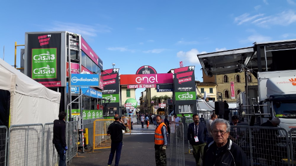 Ro.fra, rofra Noleggio e allestimento di transenne, palchi, podi e tribune, per gare ciclistiche, per gare podistiche, motomondiale, concerti, eventi
